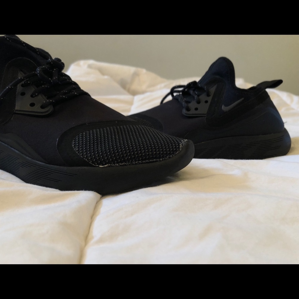 NIKE SNEAKERS